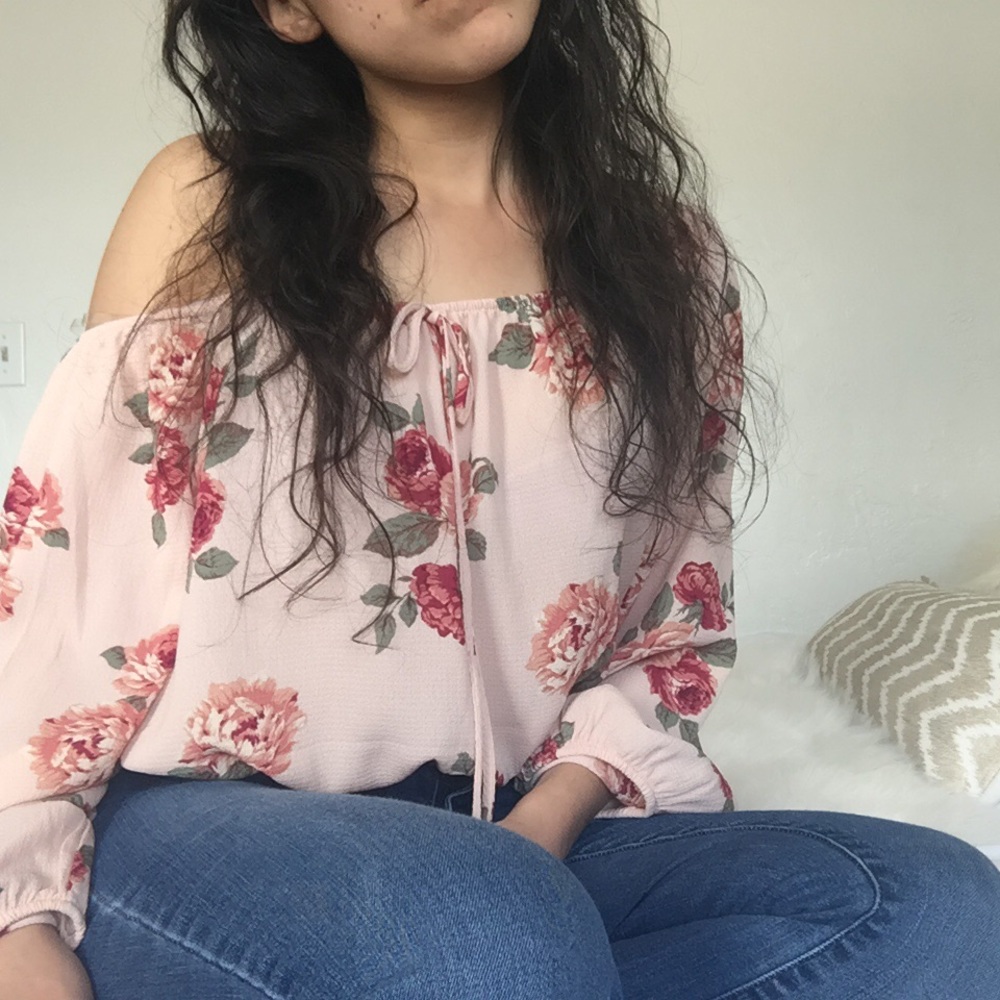 ❗️One Left❗️NWT Off shoulder floral crop top - Picture 4 of 4